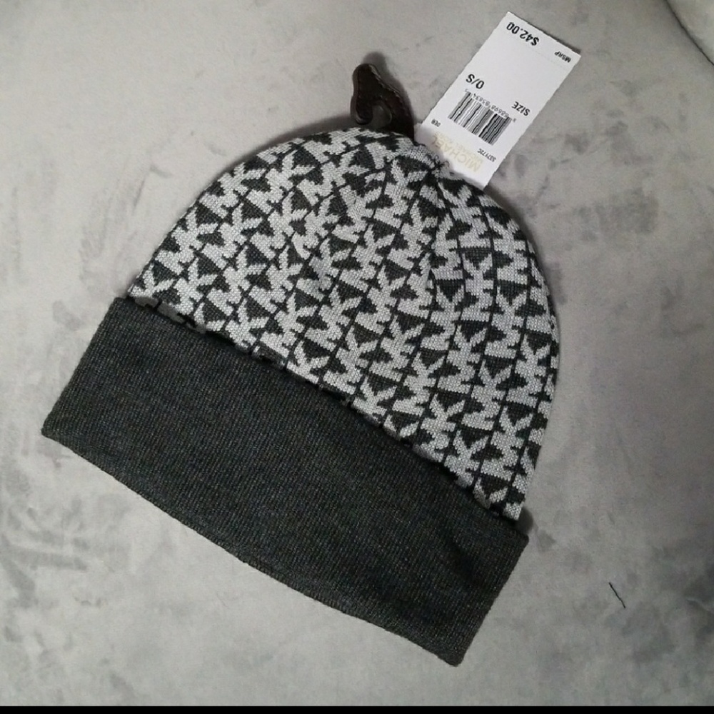 Michael Kors MK signature Beanie - Picture 2 of 3